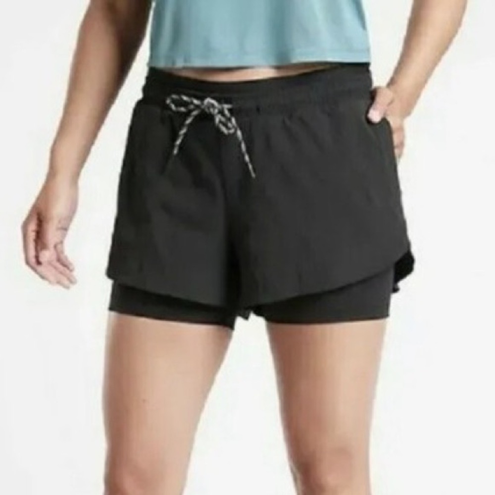 Athleta Women's Black Crest 2-in-1  Shorts Size 8